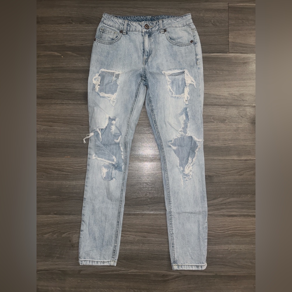 Women’s (Light Wash) Distressed Boyfriend Jeans